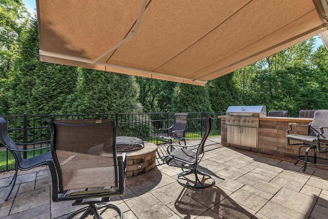 view of patio featuring an outdoor fire pit, grilling area, and area for grilling