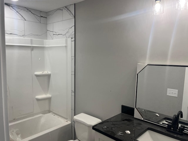 614 Woodrush Dr, Clarksville, TN 37040 - full bath featuring toilet, vanity, and bathtub / shower combination