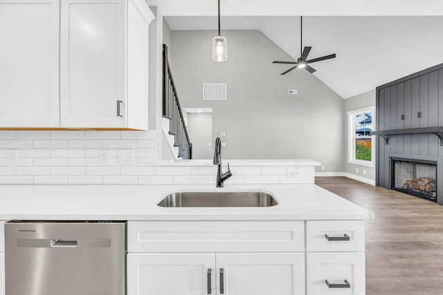 614 Woodrush Dr, Clarksville, TN 37040 - kitchen featuring stainless steel dishwasher, a peninsula, light countertops, a ceiling fan, and light wood-style floors