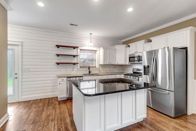 1317 Sam Houston Ave, Murfreesboro, TN 37129 - kitchen featuring stainless steel appliances, a sink, white cabinets, decorative backsplash, and crown molding