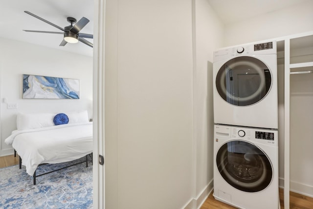 98 N 8th St, Nashville, TN 37206 - laundry room featuring stacked washer and clothes dryer, ceiling fan, and wood finished floors