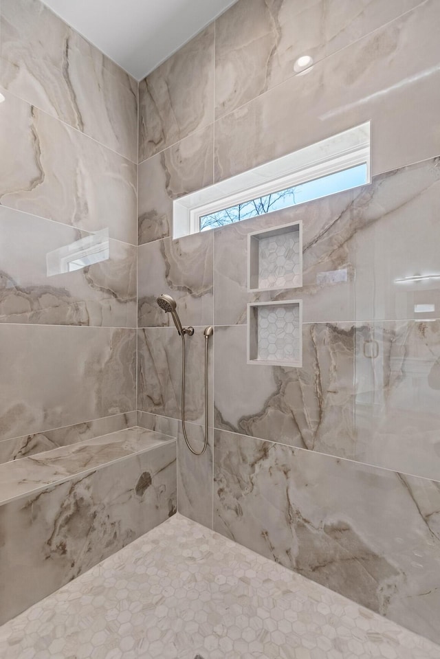 2208 Launcelot Rd, Chattanooga, TN 37421 - bathroom featuring tiled shower