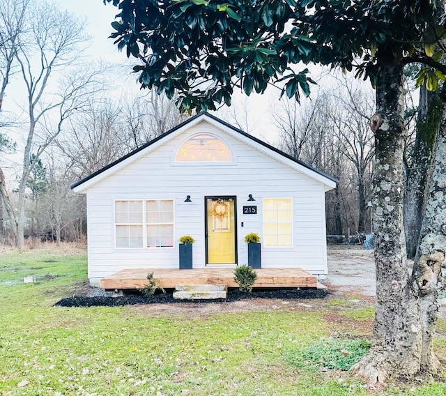 215 W College St, Bradford, TN 38316 - view of front of house featuring a front yard