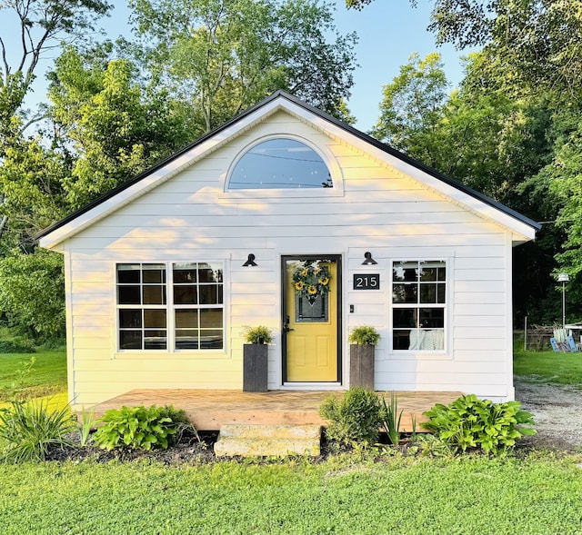 215 W College St, Bradford, TN 38316 - view of front of property with a front yard