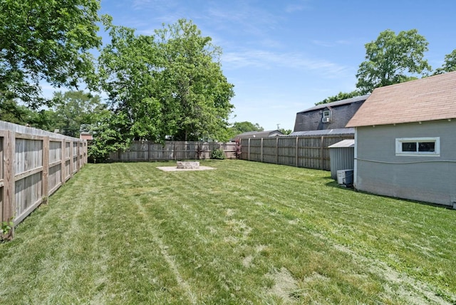 view of yard featuring an outdoor fire pit