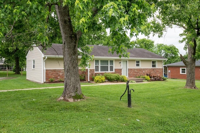 131 Mcdavid St, Gallatin, TN 37066 - ranch-style home featuring brick siding and a front lawn