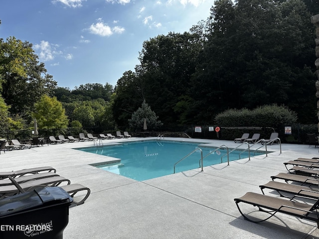 2412 Misty Mountain Cir, Knoxville, TN 37932 - community pool with fence and a patio