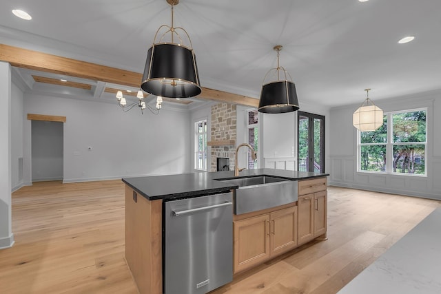 848 Brook Trl, Lebanon, TN 37087 - kitchen with dishwasher, dark countertops, light wood finished floors, an island with sink, and recessed lighting
