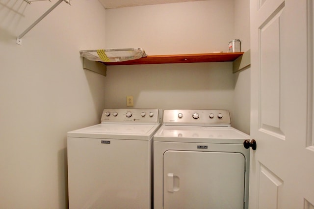1420 E Rhett Butler Rd, Clarksville, TN 37042 - laundry area featuring independent washer and dryer