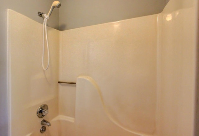 1420 E Rhett Butler Rd, Clarksville, TN 37042 - bathroom view of  shower combination