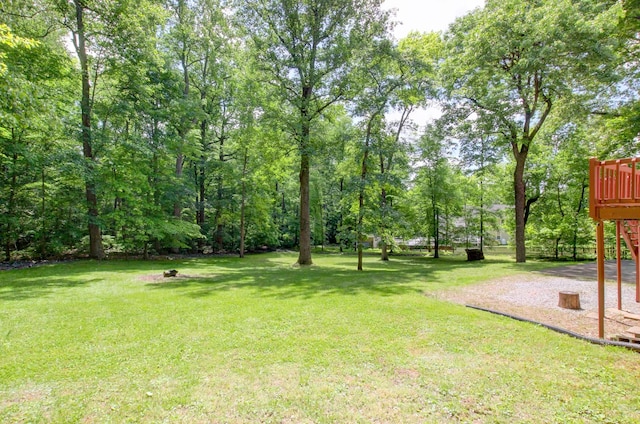 1420 E Rhett Butler Rd, Clarksville, TN 37042 - view of green lawn with a wooden deck