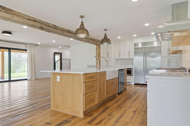 4824 Leipers Creek Rd, Williamsport, TN 38487 - kitchen with stainless steel appliances, a sink, light wood-style floors, backsplash, and a center island with sink