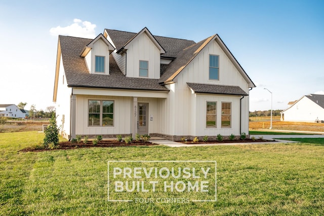 5520 Sinclair St, Murfreesboro, TN 37127 - modern farmhouse featuring a front yard, roof with shingles, and board and batten siding
