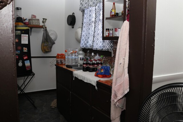 518 Mcdowell Ln, Lewisburg, TN 37091 - kitchen with open shelves and a sink