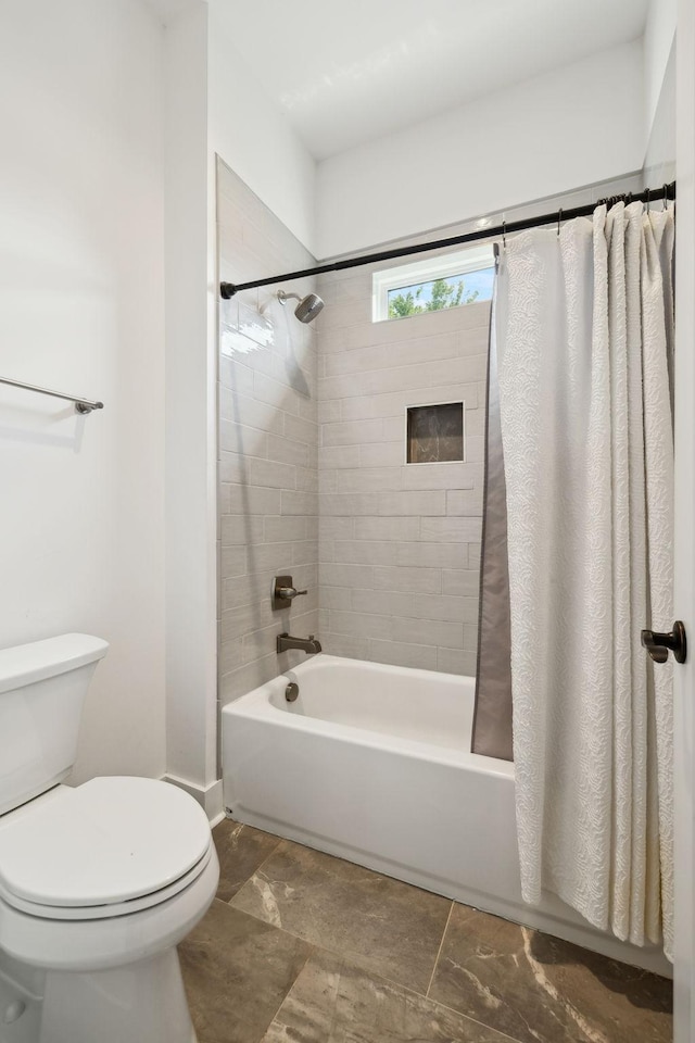 273 Halltown Rd, Cottontown, TN 37048 - full bathroom featuring toilet, shower / tub combo, and baseboards