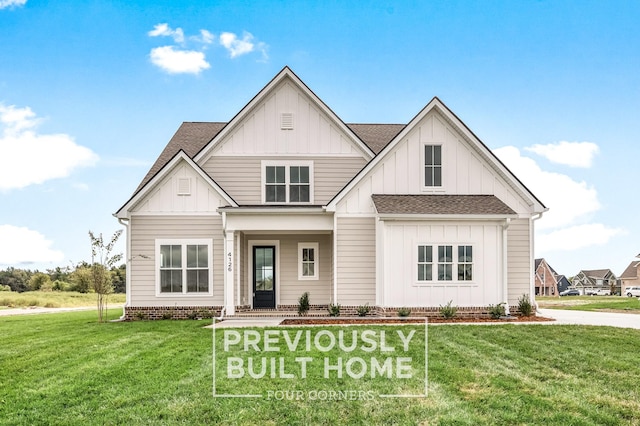 5532 Sinclair St, Murfreesboro, TN 37127 - modern farmhouse style home featuring board and batten siding, a front yard, and roof with shingles