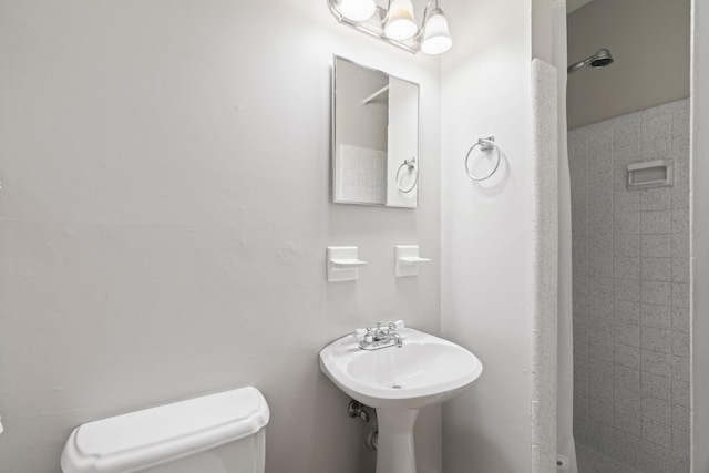 208 Meadowgreen Dr, Franklin, TN 37069 - bathroom with a shower stall, toilet, and a sink