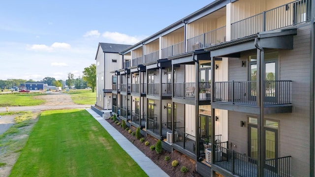 1843 Coosa Way, Chattanooga, TN 37404 - view of property's community featuring a lawn