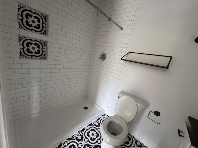 full bath with a shower stall, toilet, and baseboards