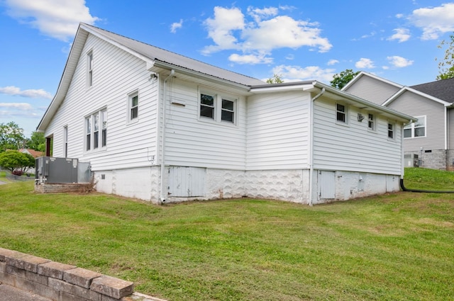 407 High St, Dickson, TN 37055 - view of home's exterior with a yard