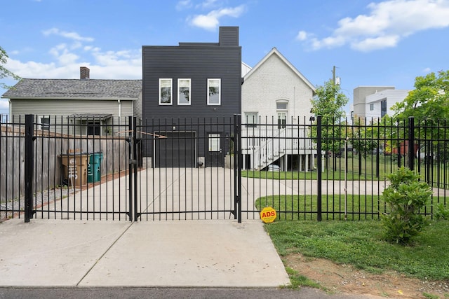 gate featuring a fenced front yard