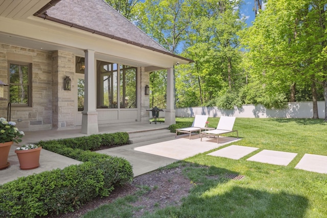 view of yard featuring a patio