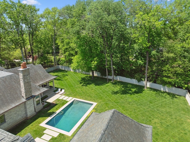 view of swimming pool