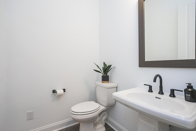 928 Tynan Way, Nolensville, TN 37135 - bathroom featuring baseboards, toilet, a sink, and wood finished floors