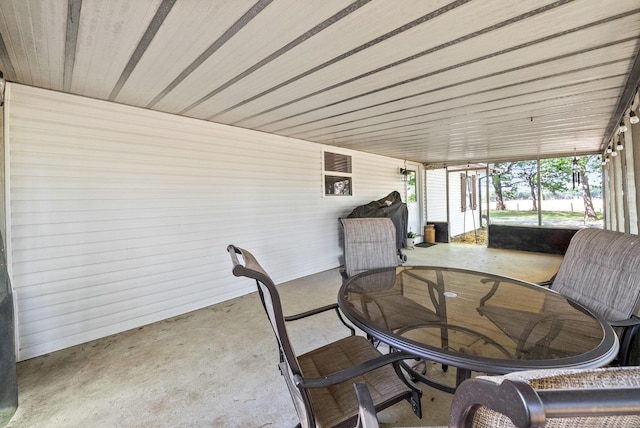 5921 Keysburg Rd, Adams, TN 37010 - sunroom featuring outdoor dining area