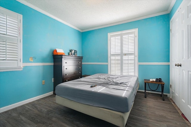 1505 Roane St, Covington, TN 38019 - bedroom featuring crown molding, a textured ceiling, wood finished floors, a closet, and baseboards