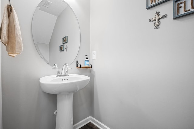 1626 Calcutta Dr, Murfreesboro, TN 37128 - bathroom featuring baseboards