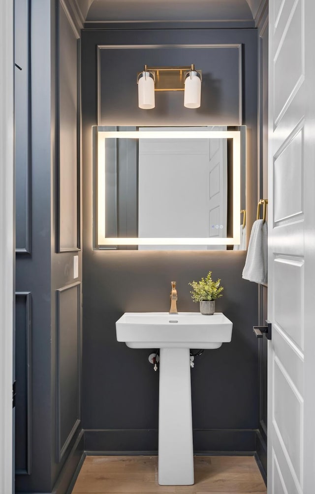 603B Freedom Ct, Nashville, TN 37209 - bathroom featuring wood finished floors