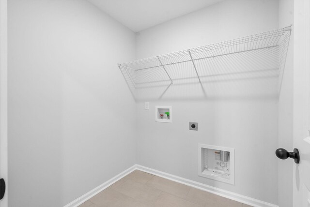 272 Kildeer Dr, Clarksville, TN 37040 - laundry area featuring electric dryer hookup, hookup for a washing machine, and baseboards