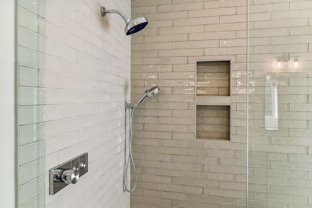 1611 Martha Washington Way, Murfreesboro, TN 37130 - bathroom featuring tiled shower