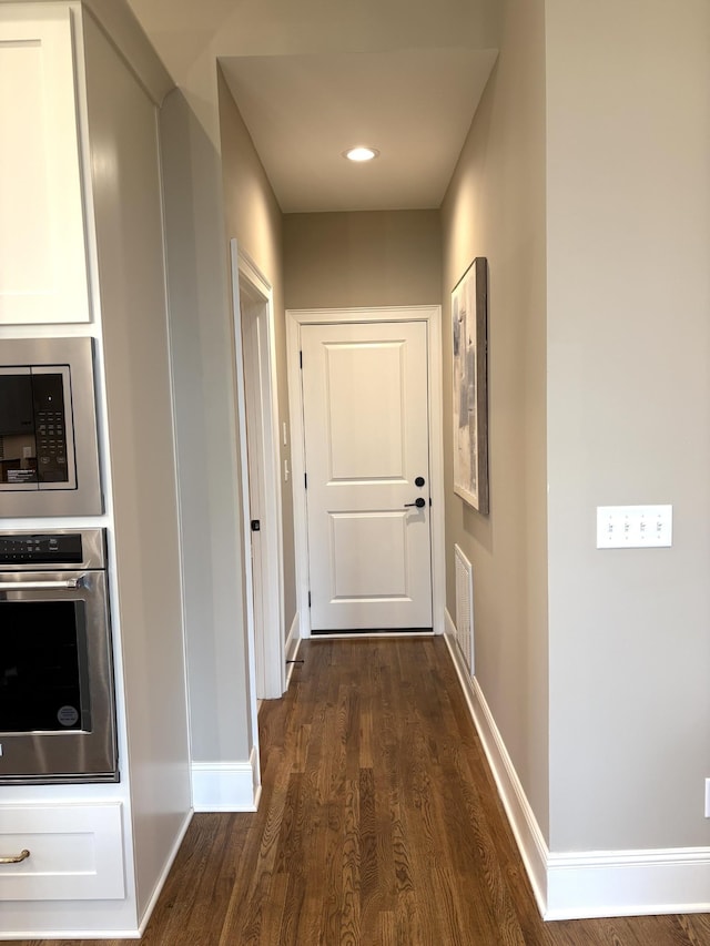 1611 Martha Washington Way, Murfreesboro, TN 37130 - hallway featuring dark wood-style floors and baseboards