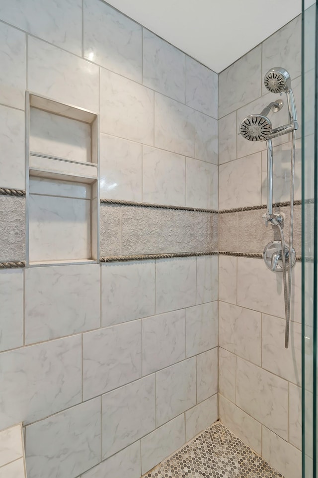 209 Bakerview St, Murfreesboro, TN 37129 - bathroom featuring a tile shower