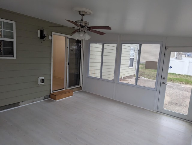 209 Bakerview St, Murfreesboro, TN 37129 - unfurnished sunroom featuring a ceiling fan
