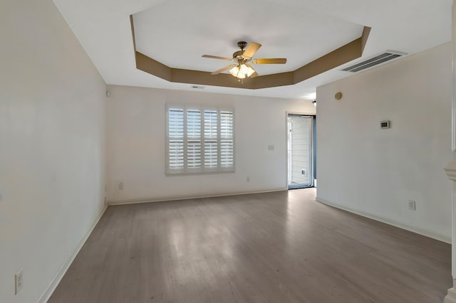209 Bakerview St, Murfreesboro, TN 37129 - unfurnished room with a ceiling fan, a raised ceiling, wood finished floors, and baseboards