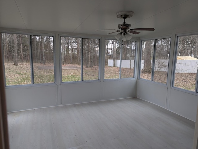 209 Bakerview St, Murfreesboro, TN 37129 - unfurnished sunroom featuring a ceiling fan