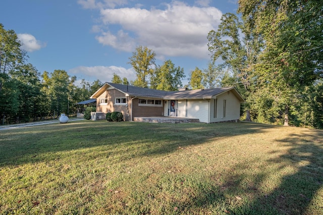 960 Knob Creek Rd, Lawrenceburg, TN 38464 - single story home featuring a front yard and a chimney