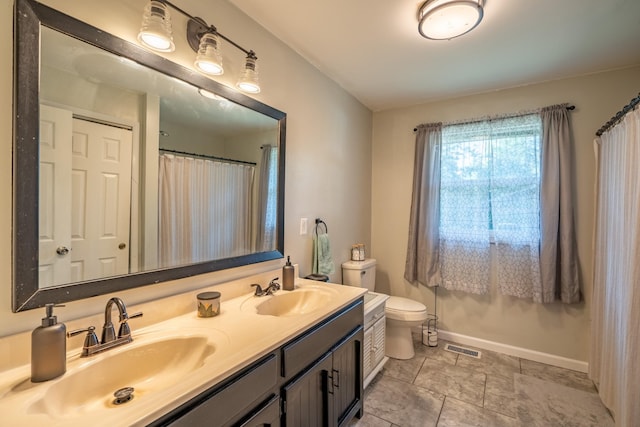 960 Knob Creek Rd, Lawrenceburg, TN 38464 - bathroom featuring double vanity, toilet, and baseboards