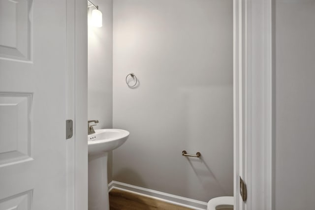 bathroom featuring wood finished floors and baseboards