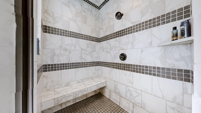 1408 Kingbird Dr, Clarksville, TN 37040 - bathroom featuring tiled shower