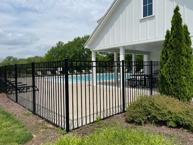 1401 Walker Way, Columbia, TN 38401 - community pool with fence and a patio