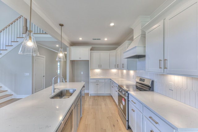 4109 Fargo Ct, Murfreesboro, TN 37127 - kitchen featuring appliances with stainless steel finishes, a sink, light wood-style flooring, decorative backsplash, and white cabinets