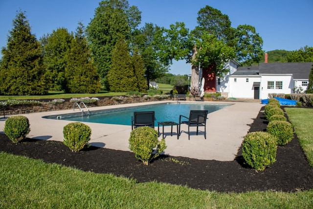 2133 Allisona Rd, Eagleville, TN 37060 - swimming pool featuring a patio area