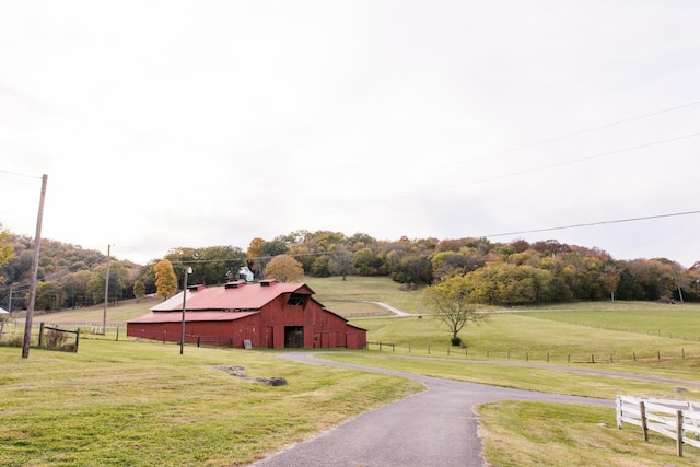 2133 Allisona Rd, Eagleville, TN 37060 - view of property's community featuring a barn, a view of countryside, an outdoor structure, and driveway