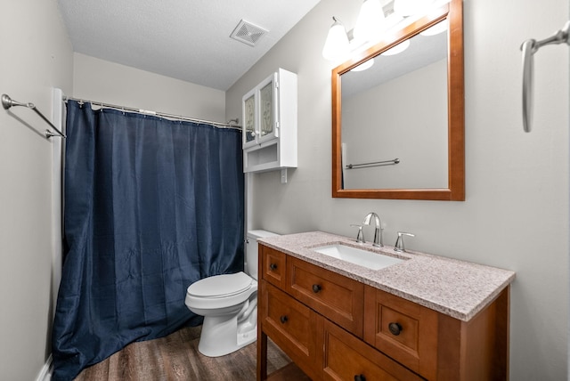 938 Merritt Lewis Ln, Clarksville, TN 37042 - full bath with wood finished floors, toilet, vanity, and a shower with shower curtain