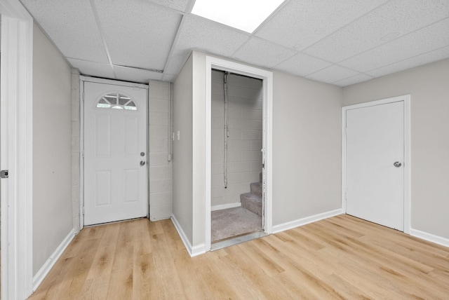 938 Merritt Lewis Ln, Clarksville, TN 37042 - foyer entrance featuring light wood finished floors, a drop ceiling, and baseboards