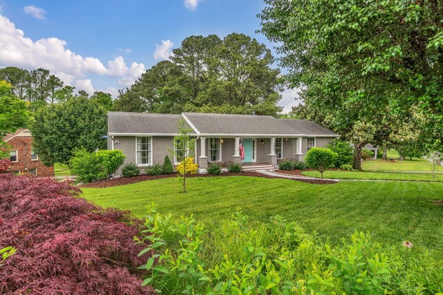 1033 Percy Warner Blvd, Nashville, TN 37205 - ranch-style home featuring a porch, a front lawn, and roof with shingles